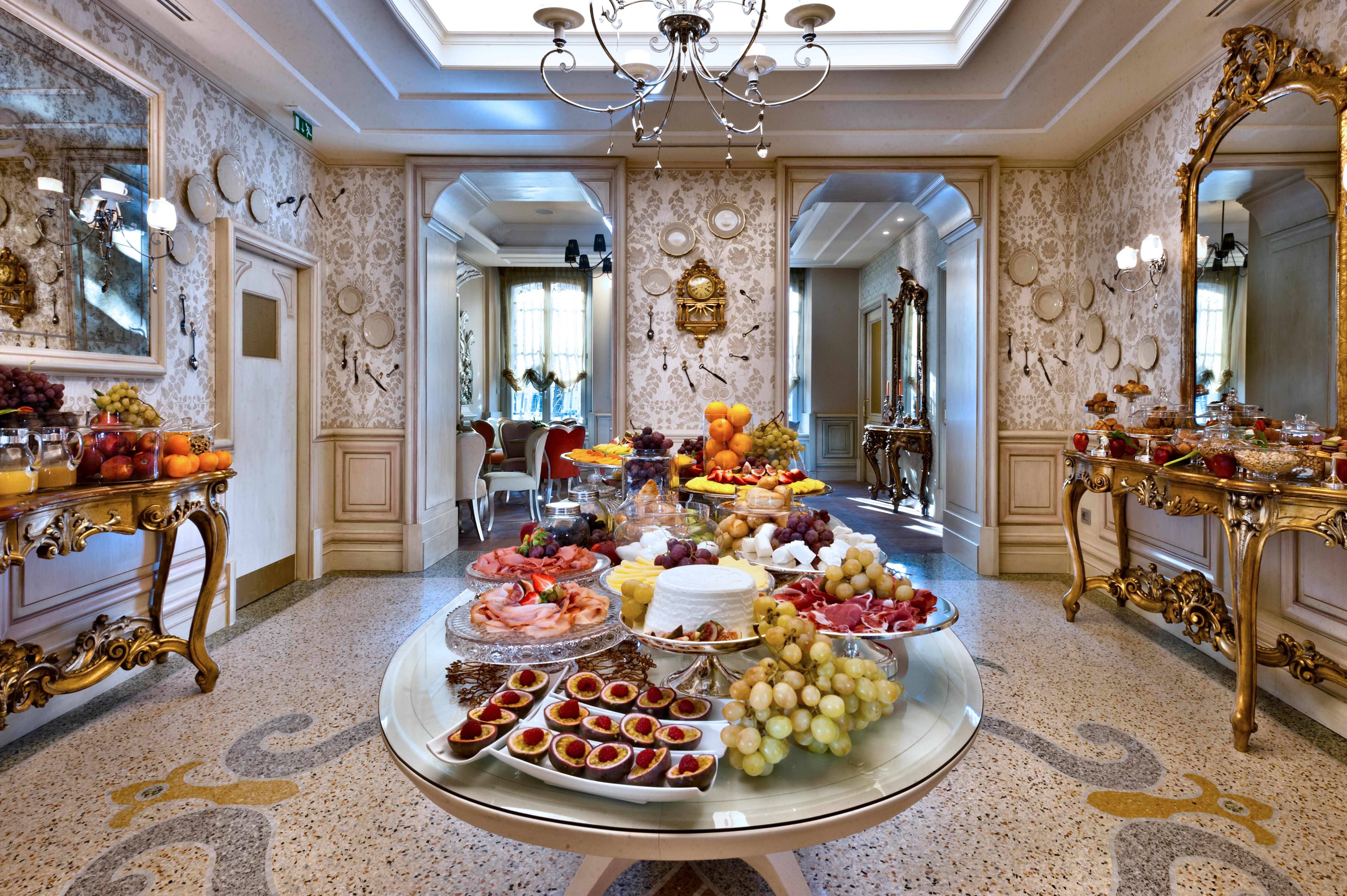 Chateau Monfort - Relais & Chateaux Milano Esterno foto The lobby