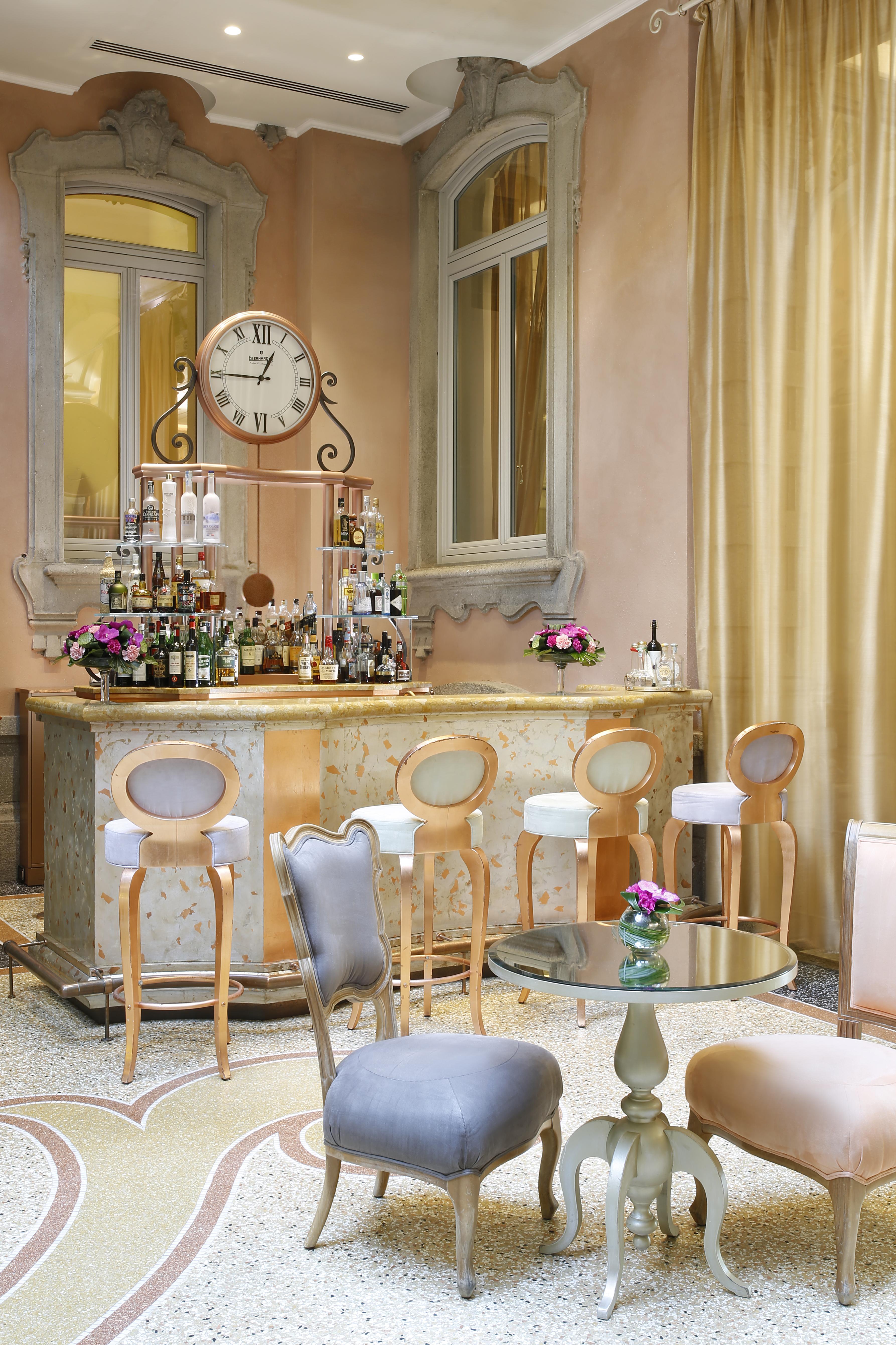 Chateau Monfort - Relais & Chateaux Milano Esterno foto The bar at the hotel