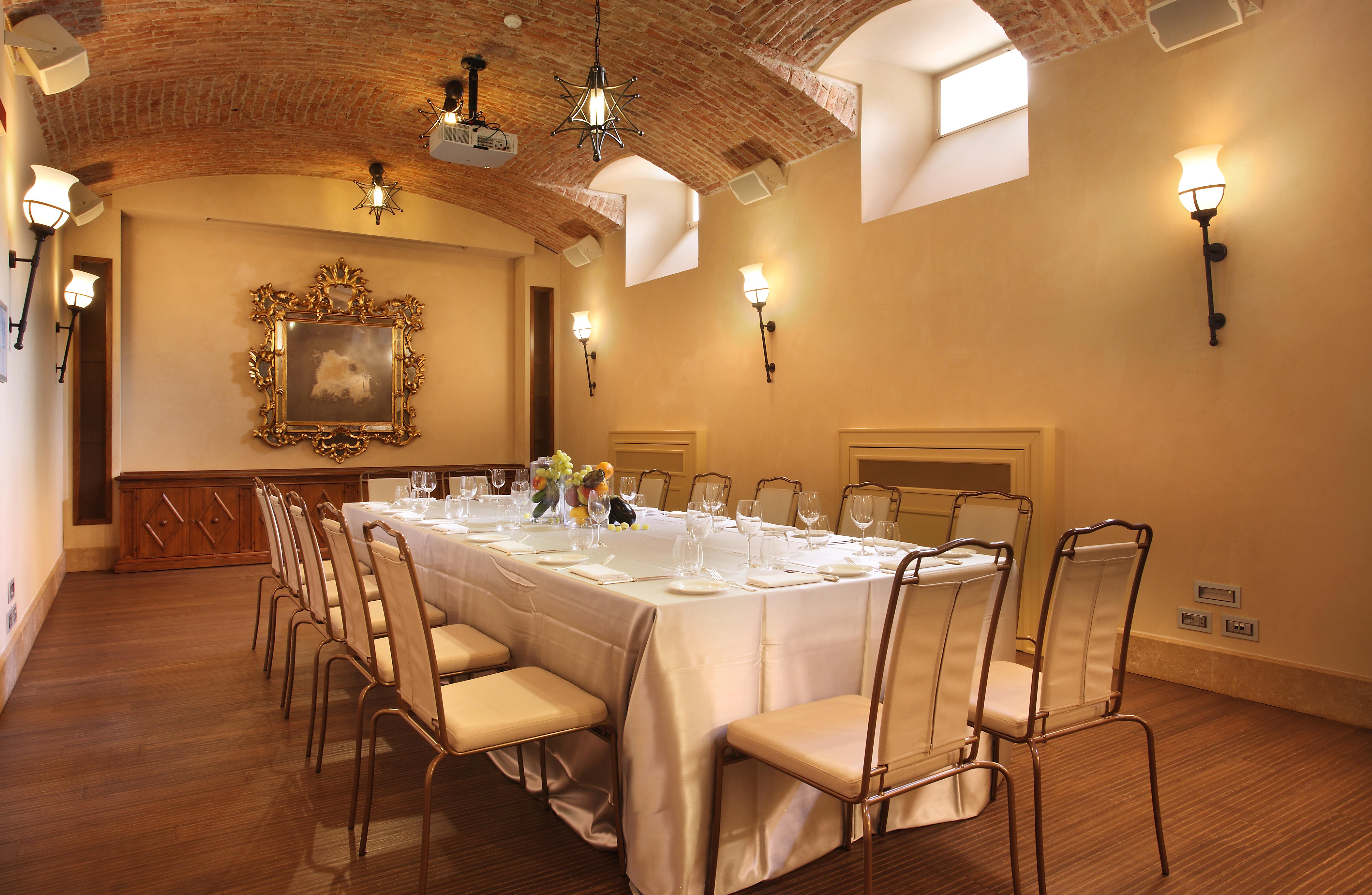 Chateau Monfort - Relais & Chateaux Milano Esterno foto The interior of the restaurant