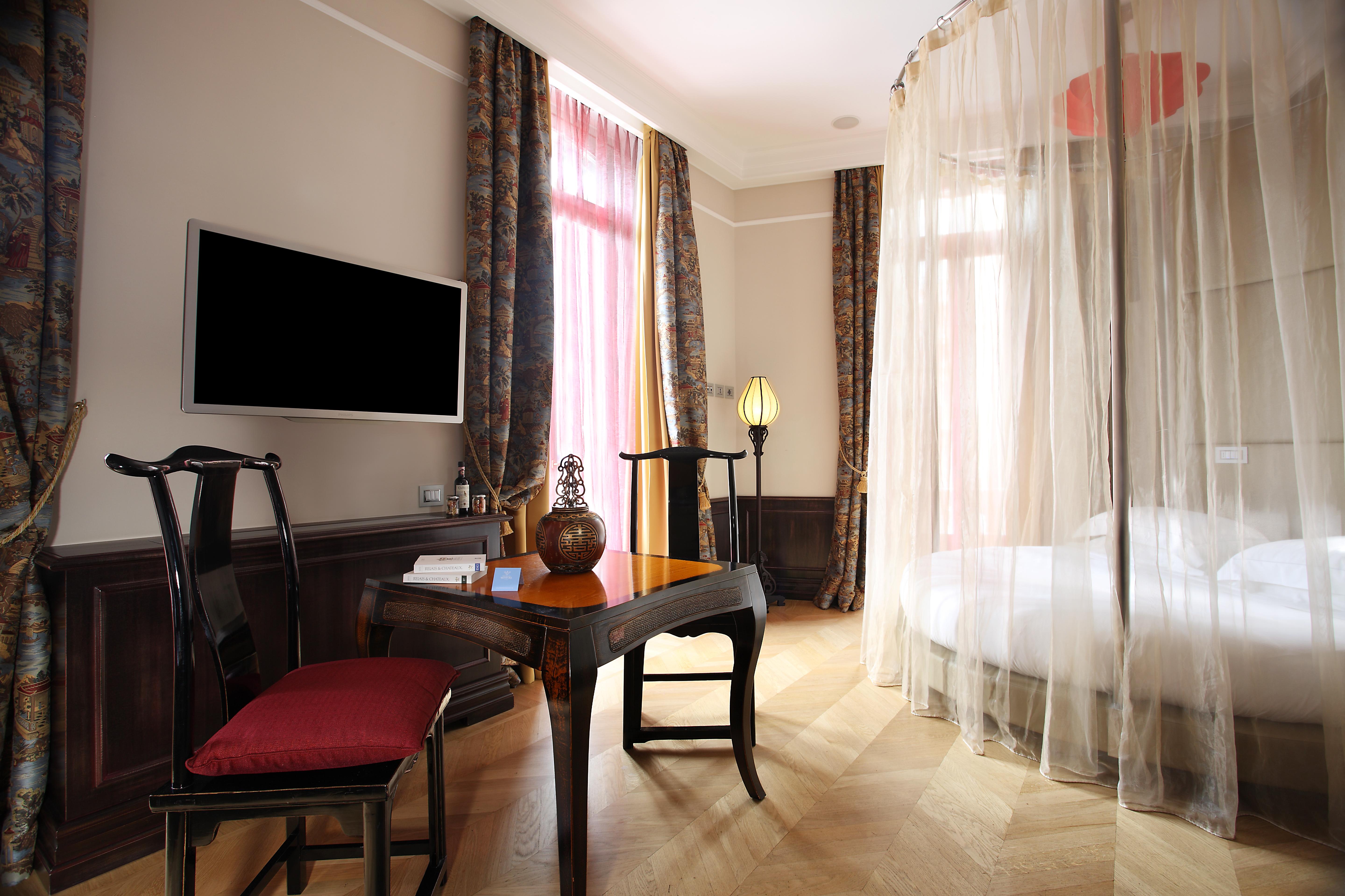 Chateau Monfort - Relais & Chateaux Milano Esterno foto A room at the hotel