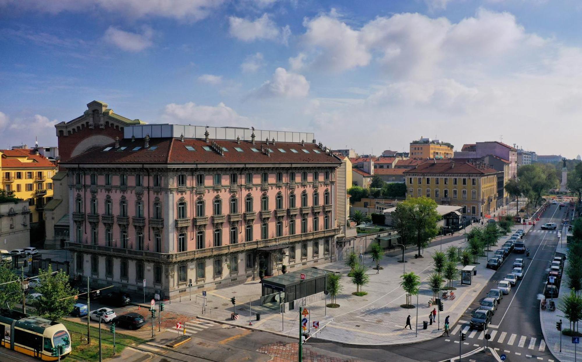 Chateau Monfort - Relais & Chateaux Milano Esterno foto The square