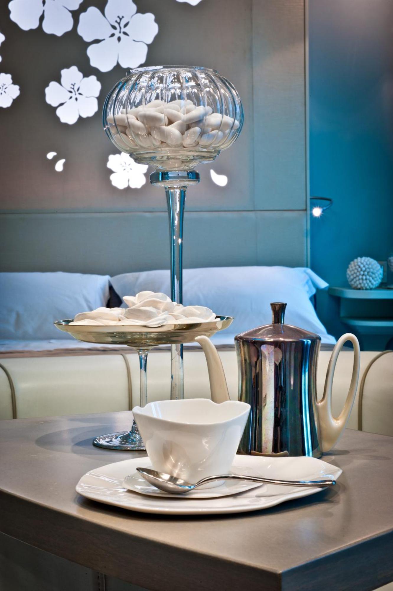 Chateau Monfort - Relais & Chateaux Milano Esterno foto A coffee pot