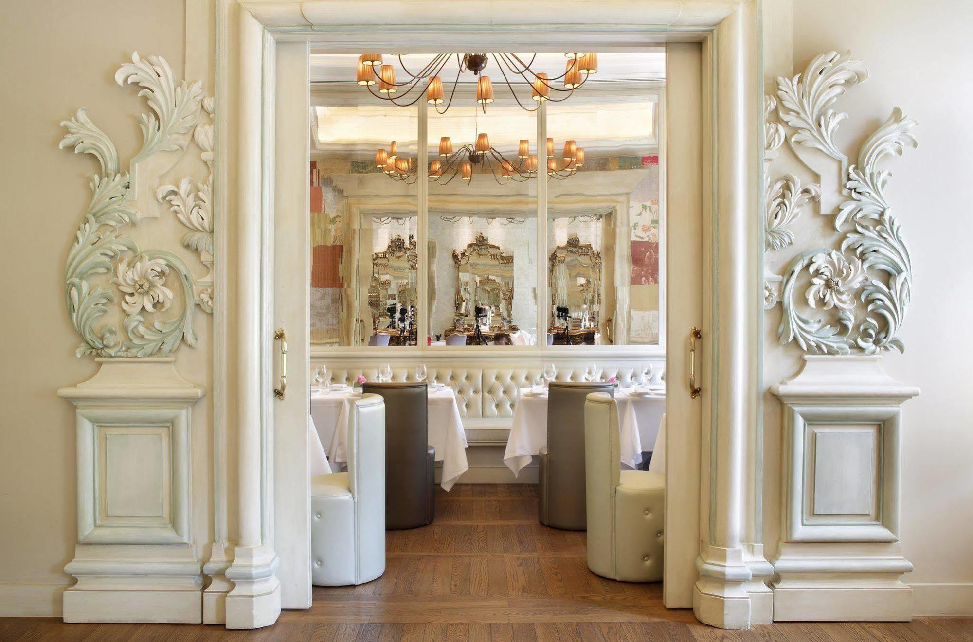 Chateau Monfort - Relais & Chateaux Milano Esterno foto The interior of the restaurant