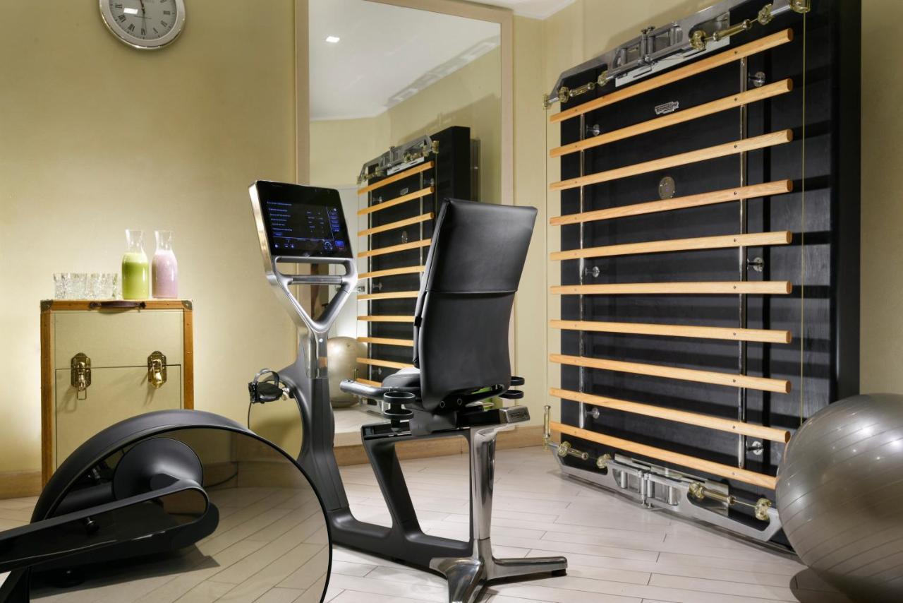 Chateau Monfort - Relais & Chateaux Milano Esterno foto A modern gym
