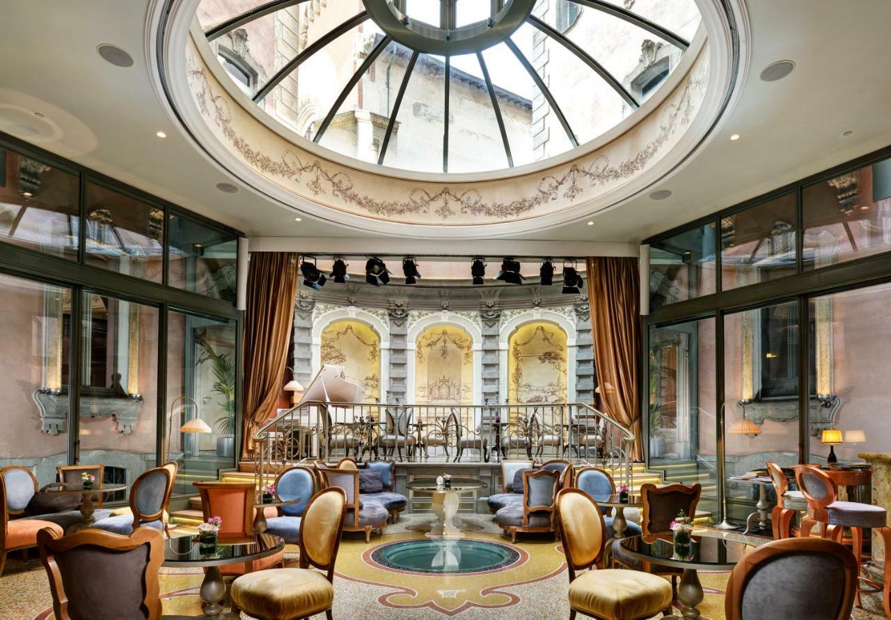 Chateau Monfort - Relais & Chateaux Milano Esterno foto The hotel's lobby